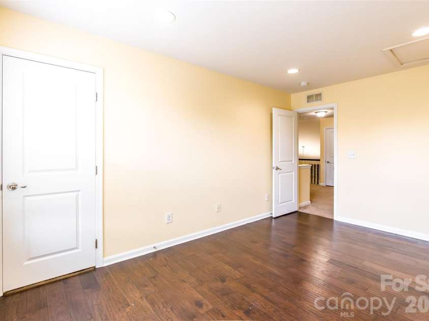 9622 Springholm Drive, Charlotte, NC 28278.  MLS# CAR4373288, YatesRealty ID 16756. 