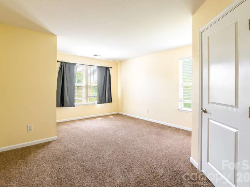 9622 Springholm Drive, Charlotte, NC 28278.  MLS# CAR4373288, YatesRealty ID 16756. 