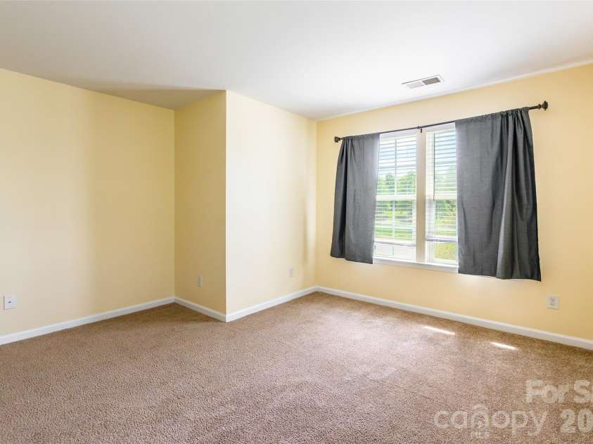 9622 Springholm Drive, Charlotte, NC 28278.  MLS# CAR4373288, YatesRealty ID 16756. 