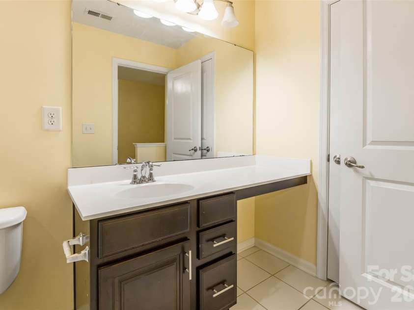 9622 Springholm Drive, Charlotte, NC 28278.  MLS# CAR4373288, YatesRealty ID 16756. 