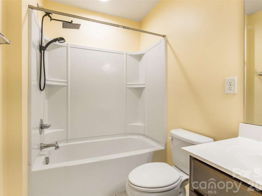9622 Springholm Drive, Charlotte, NC 28278.  MLS# CAR4373288, YatesRealty ID 16756. 