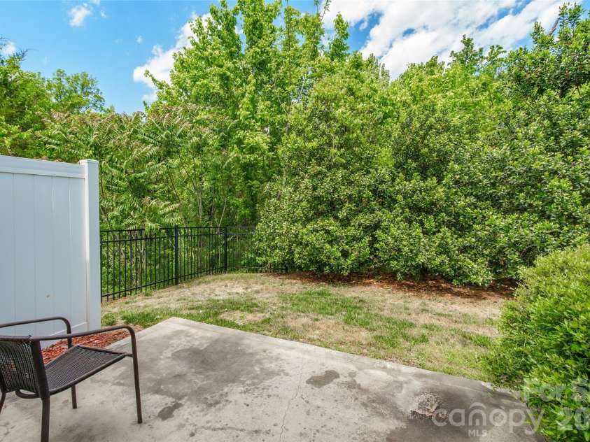 9622 Springholm Drive, Charlotte, NC 28278.  MLS# CAR4373288, YatesRealty ID 16756. 