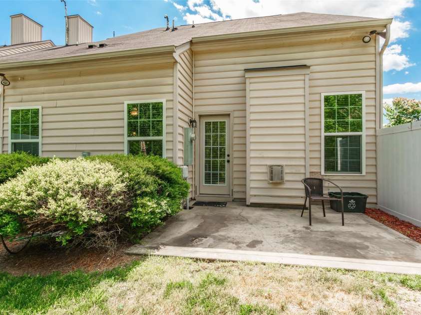 9622 Springholm Drive, Charlotte, NC 28278.  MLS# CAR4373288, YatesRealty ID 16756. 