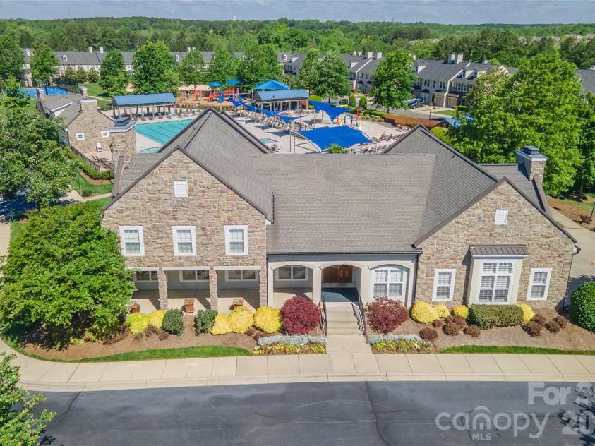 9622 Springholm Drive, Charlotte, NC 28278.  MLS# CAR4373288, YatesRealty ID 16756. 