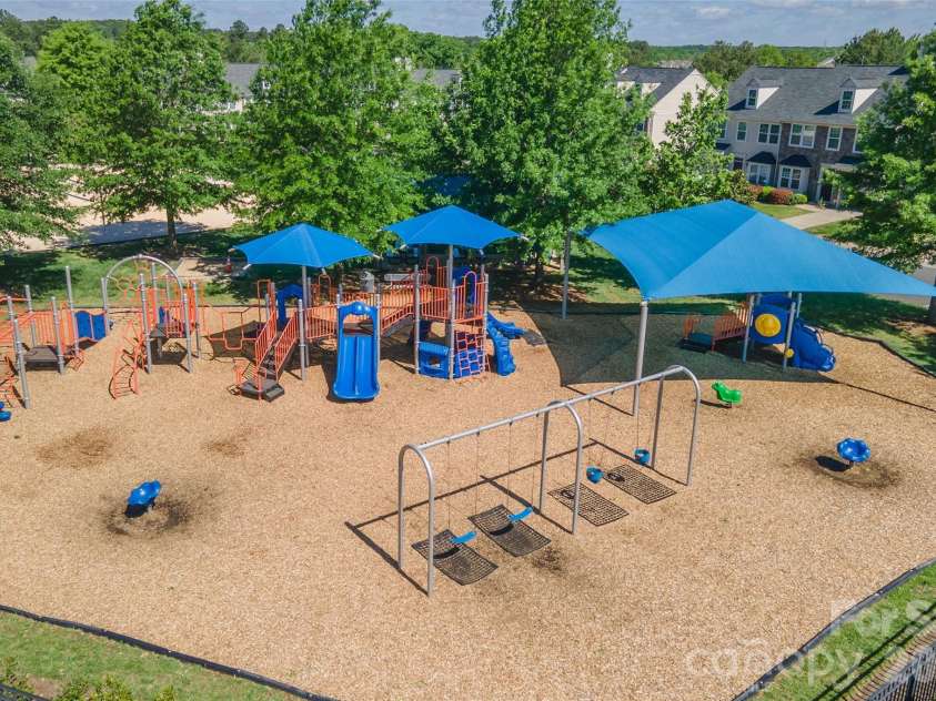 9622 Springholm Drive, Charlotte, NC 28278.  MLS# CAR4373288, YatesRealty ID 16756. 