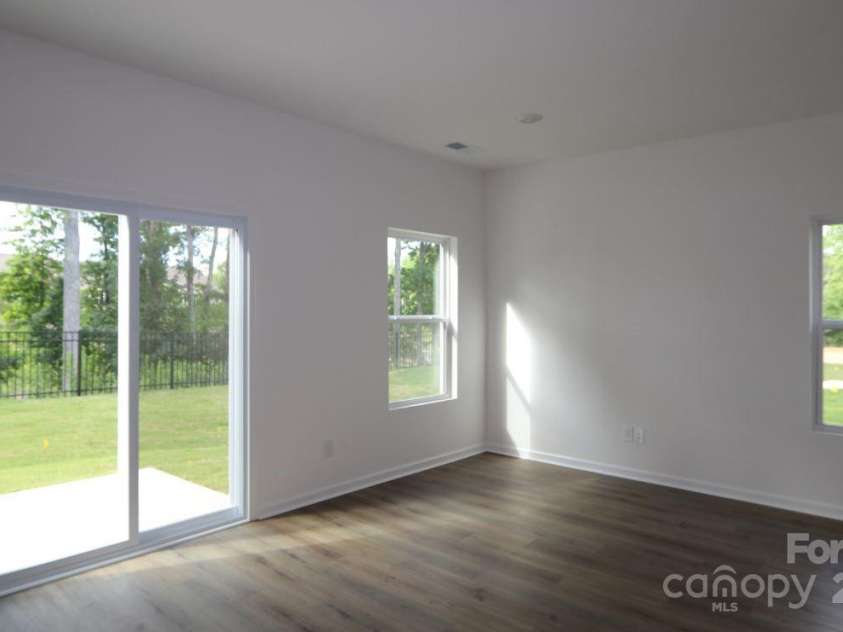 1922 Highland Park Drive, Charlotte, NC 28269.  MLS# CAR4264504, YatesRealty ID 16757. Family room
