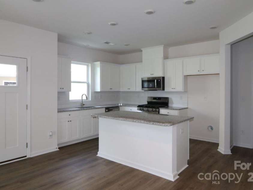 1922 Highland Park Drive, Charlotte, NC 28269.  MLS# CAR4264504, YatesRealty ID 16757. Kitchen