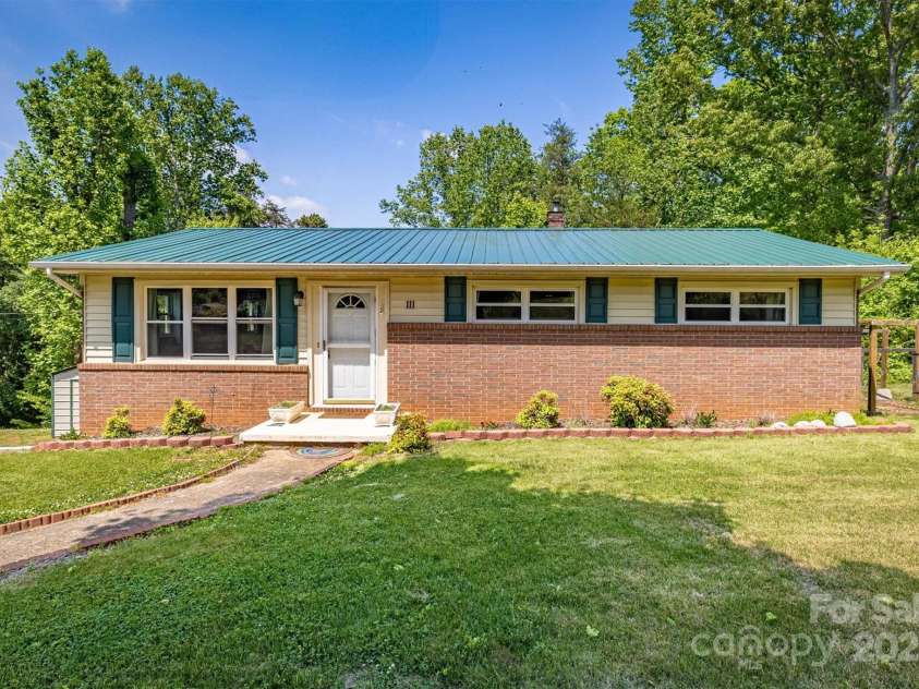111 Baxter Street, Morganton, NC 28655.  MLS# CAR4253603, YatesRealty ID 16758. 