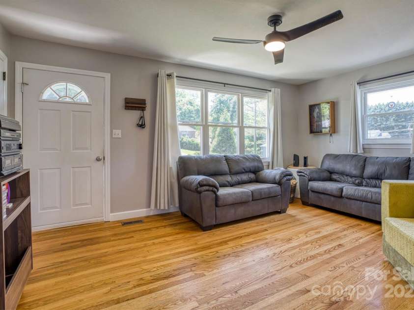 111 Baxter Street, Morganton, NC 28655.  MLS# CAR4253603, YatesRealty ID 16758. 