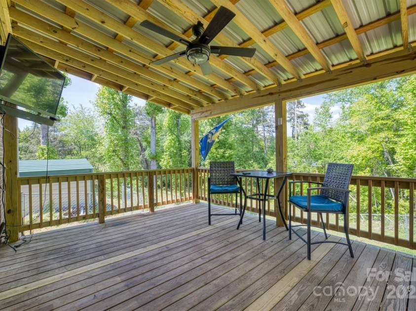 111 Baxter Street, Morganton, NC 28655.  MLS# CAR4253603, YatesRealty ID 16758. 