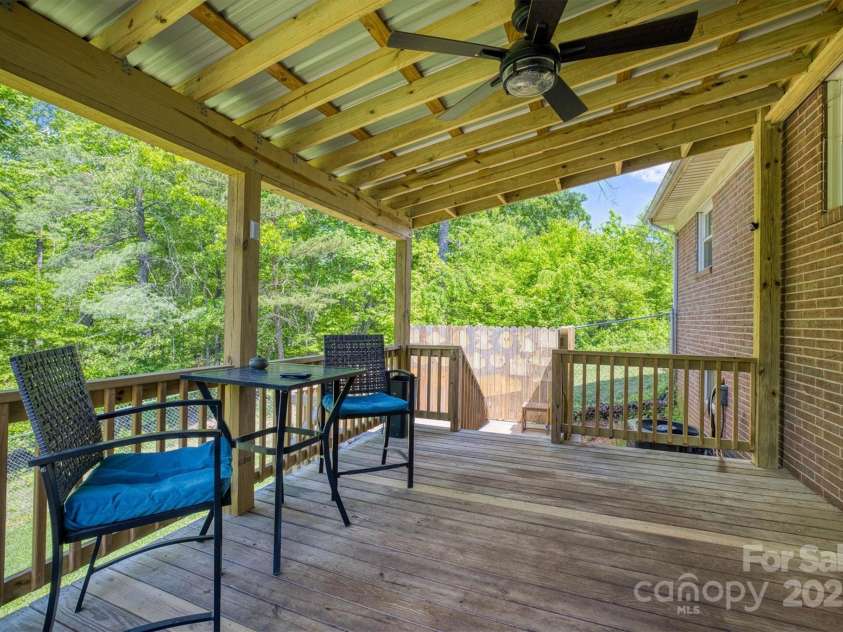 111 Baxter Street, Morganton, NC 28655.  MLS# CAR4253603, YatesRealty ID 16758. 