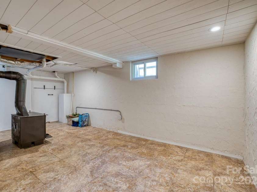 111 Baxter Street, Morganton, NC 28655.  MLS# CAR4253603, YatesRealty ID 16758. 