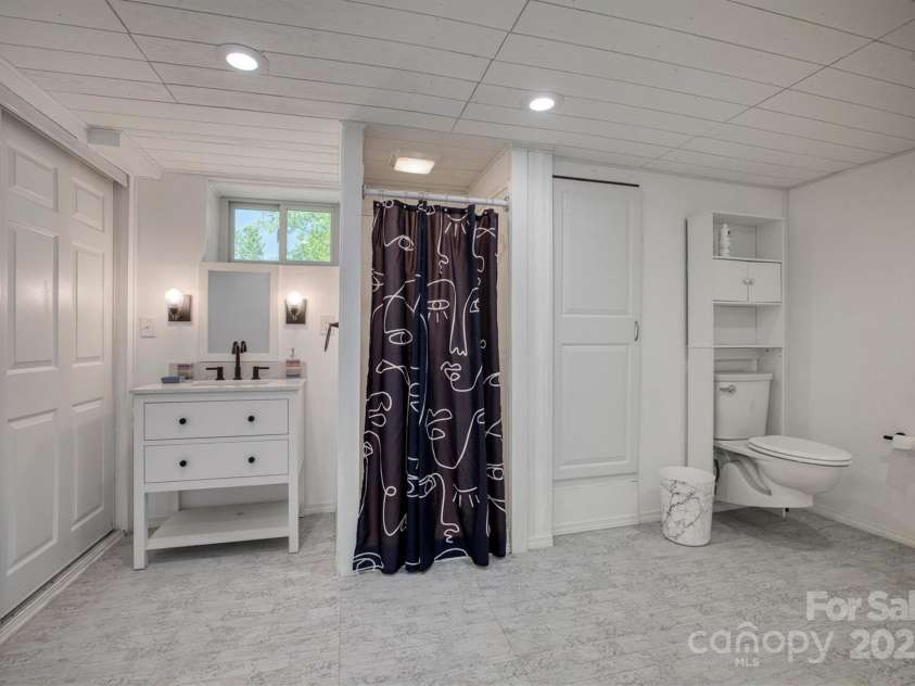 111 Baxter Street, Morganton, NC 28655.  MLS# CAR4253603, YatesRealty ID 16758. 