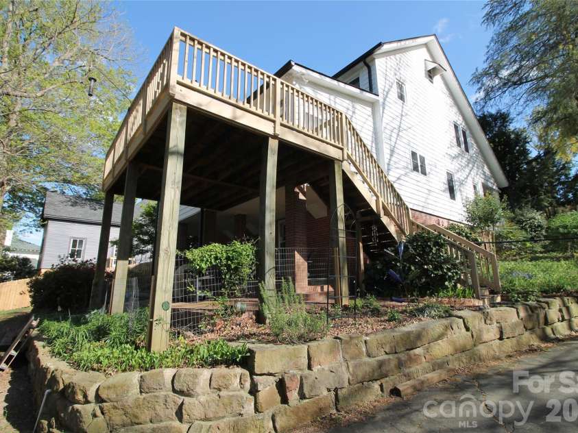 405 Lee Avenue, Wadesboro, NC 28170.  MLS# CAR4366151, YatesRealty ID 16758. 