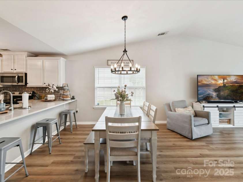 2005 Grimley Lane, Fort Mill, SC 29707.  MLS# CAR4258987, YatesRealty ID 16759. Dining/Breakfast Room