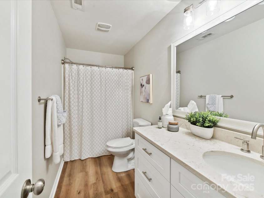 2005 Grimley Lane, Fort Mill, SC 29707.  MLS# CAR4258987, YatesRealty ID 16759. Guest Full Bath w/Quartz Counters, Updated Fixtures and Hardware, Framed Mirror