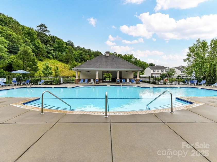 2005 Grimley Lane, Fort Mill, SC 29707.  MLS# CAR4258987, YatesRealty ID 16759. Inground Pool Sitting Ledge