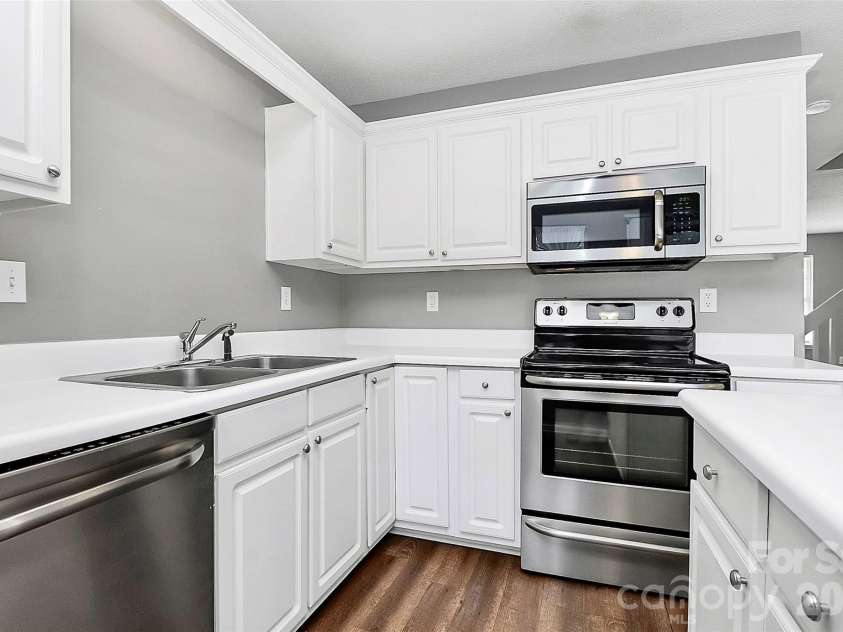 10739 Holly Ridge Boulevard, Charlotte, NC 28216.  MLS# CAR4345116, YatesRealty ID 1676. 