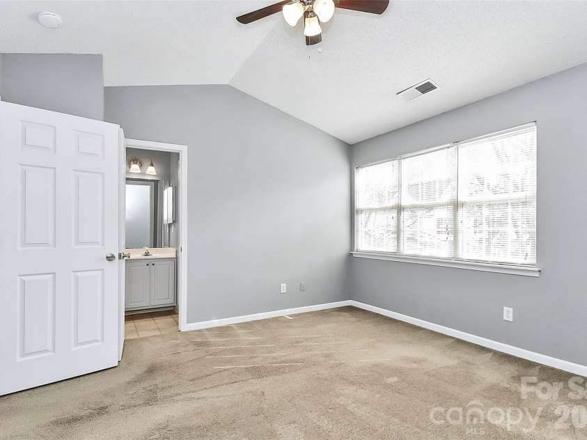 10739 Holly Ridge Boulevard, Charlotte, NC 28216.  MLS# CAR4345116, YatesRealty ID 1676. 