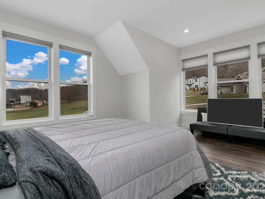 20 Slate Drive, Candler, NC 28715.  MLS# CAR4238735, YatesRealty ID 16760. 