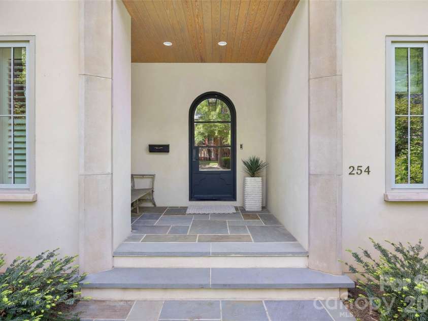 254 Huntley Place, Charlotte, NC 28207.  MLS# CAR4365613, YatesRealty ID 16761. 