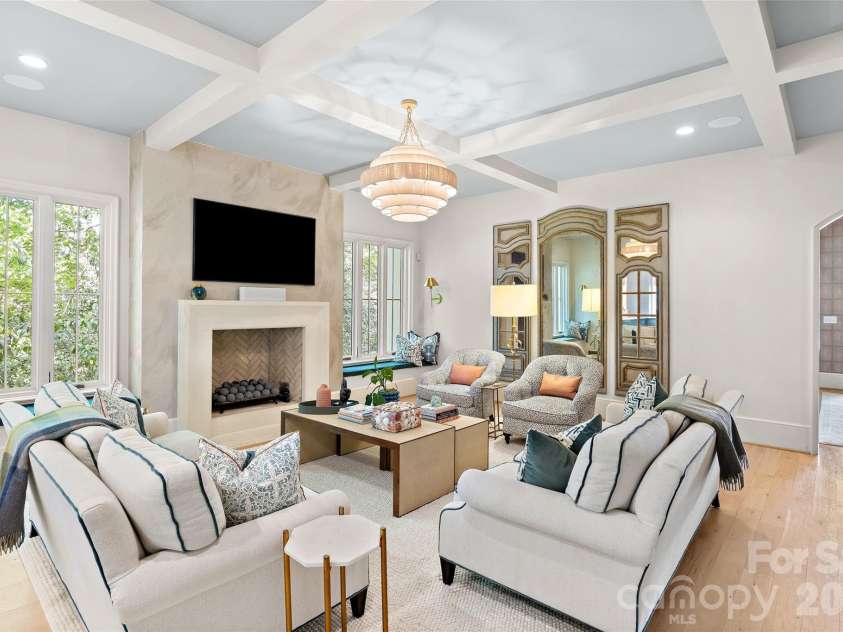 254 Huntley Place, Charlotte, NC 28207.  MLS# CAR4365613, YatesRealty ID 16761. 