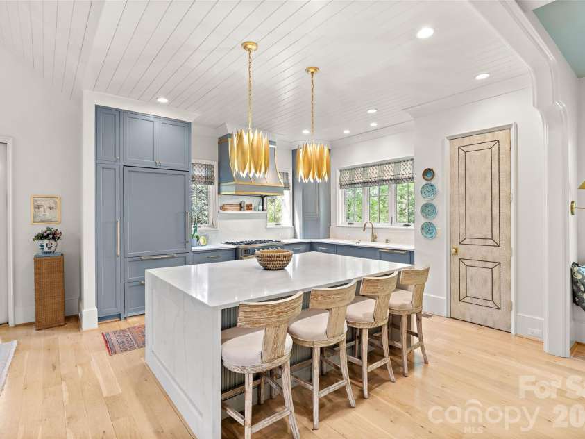254 Huntley Place, Charlotte, NC 28207.  MLS# CAR4365613, YatesRealty ID 16761. 
