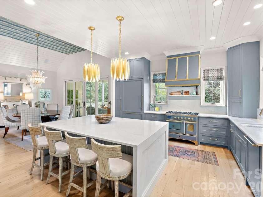 254 Huntley Place, Charlotte, NC 28207.  MLS# CAR4365613, YatesRealty ID 16761. 