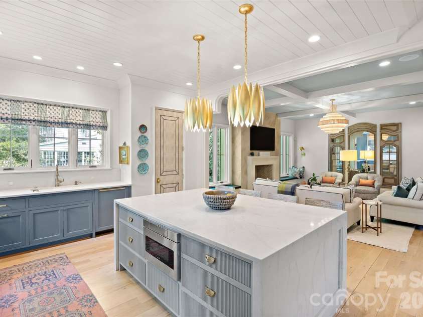 254 Huntley Place, Charlotte, NC 28207.  MLS# CAR4365613, YatesRealty ID 16761. 