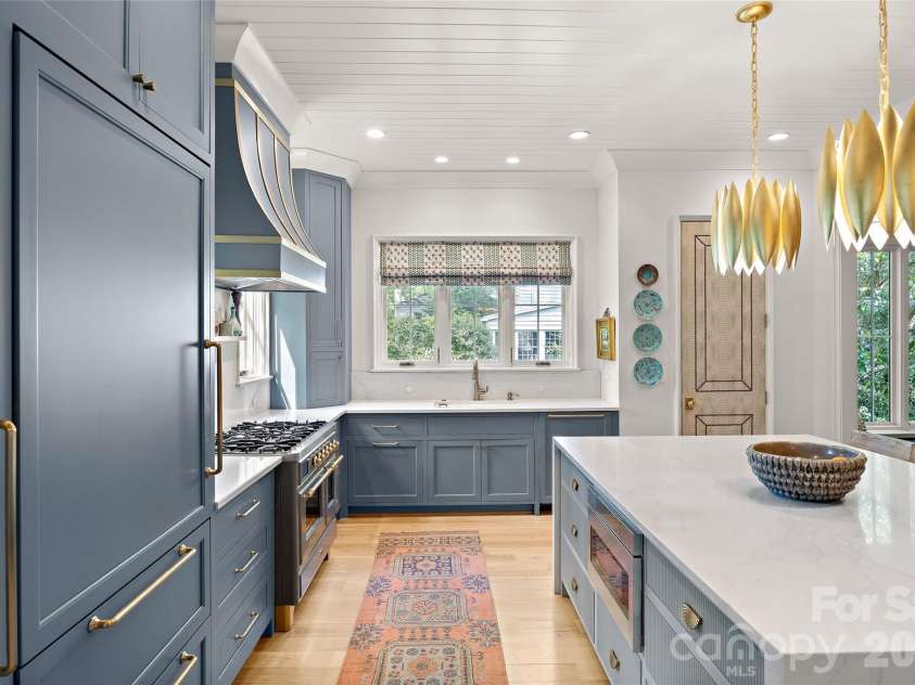 254 Huntley Place, Charlotte, NC 28207.  MLS# CAR4365613, YatesRealty ID 16761. 