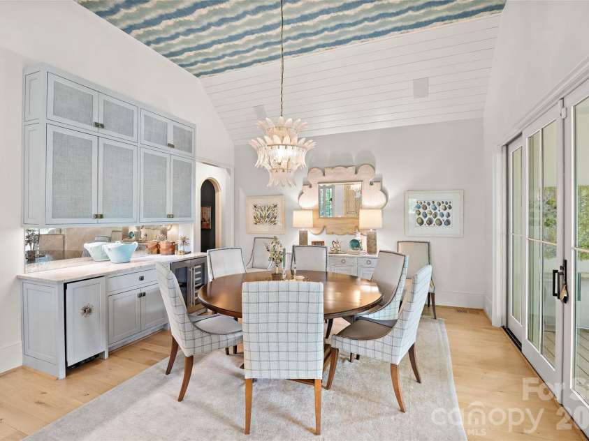 254 Huntley Place, Charlotte, NC 28207.  MLS# CAR4365613, YatesRealty ID 16761. 