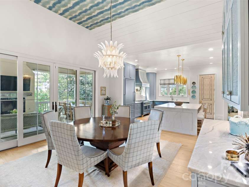 254 Huntley Place, Charlotte, NC 28207.  MLS# CAR4365613, YatesRealty ID 16761. 