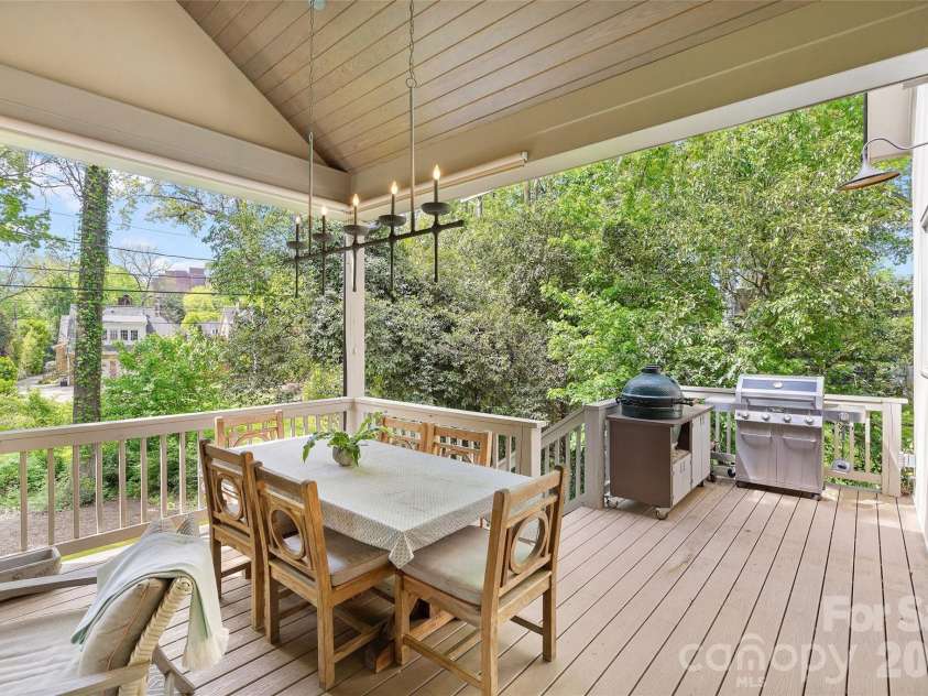 254 Huntley Place, Charlotte, NC 28207.  MLS# CAR4365613, YatesRealty ID 16761. 