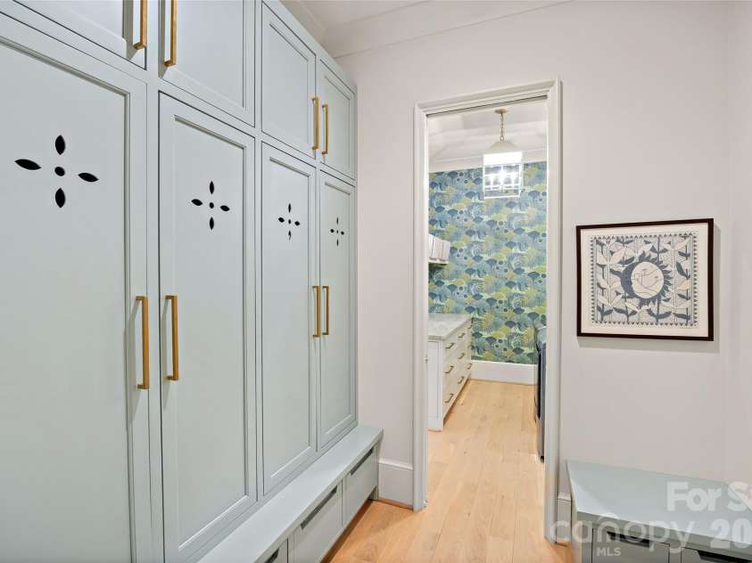 254 Huntley Place, Charlotte, NC 28207.  MLS# CAR4365613, YatesRealty ID 16761. 