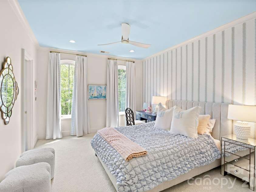 254 Huntley Place, Charlotte, NC 28207.  MLS# CAR4365613, YatesRealty ID 16761. 