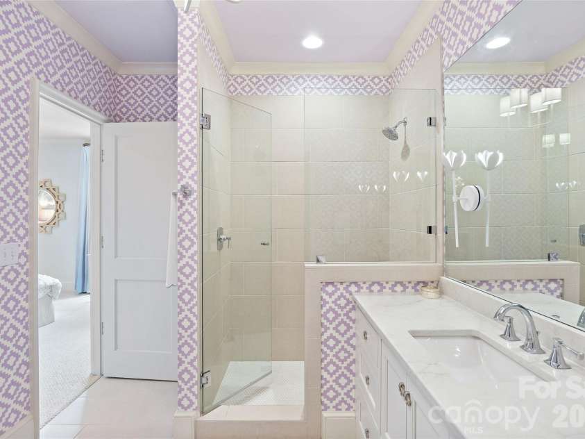 254 Huntley Place, Charlotte, NC 28207.  MLS# CAR4365613, YatesRealty ID 16761. 