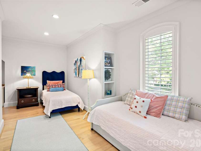 254 Huntley Place, Charlotte, NC 28207.  MLS# CAR4365613, YatesRealty ID 16761. 