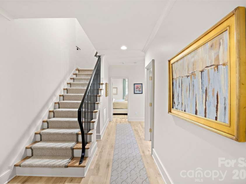 254 Huntley Place, Charlotte, NC 28207.  MLS# CAR4365613, YatesRealty ID 16761. 