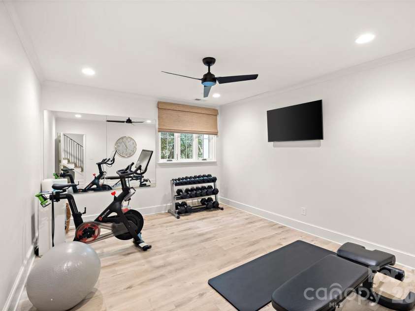 254 Huntley Place, Charlotte, NC 28207.  MLS# CAR4365613, YatesRealty ID 16761. 