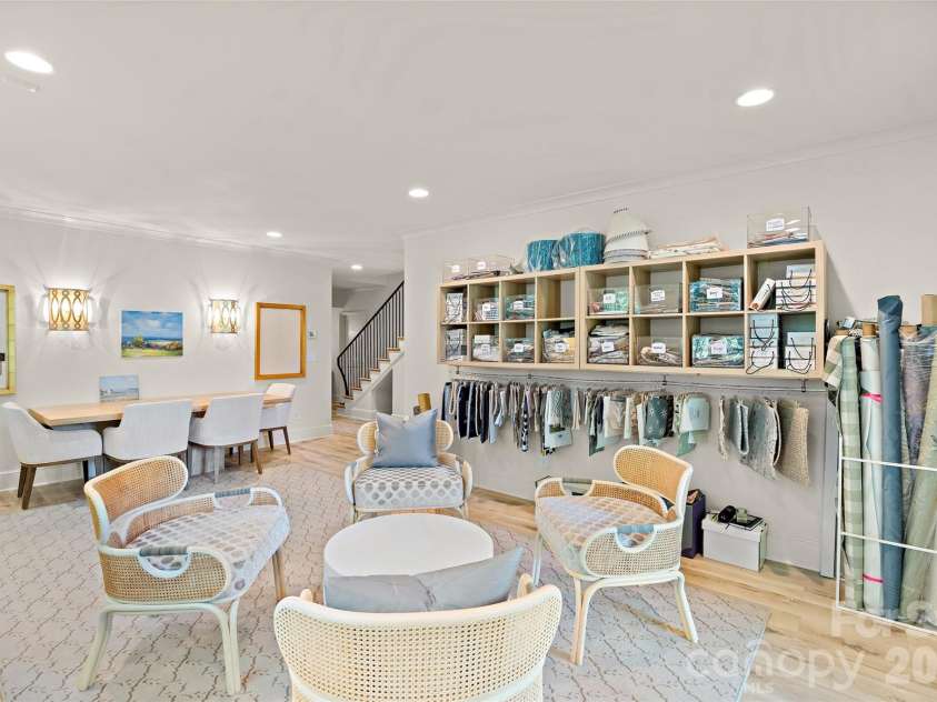 254 Huntley Place, Charlotte, NC 28207.  MLS# CAR4365613, YatesRealty ID 16761. 