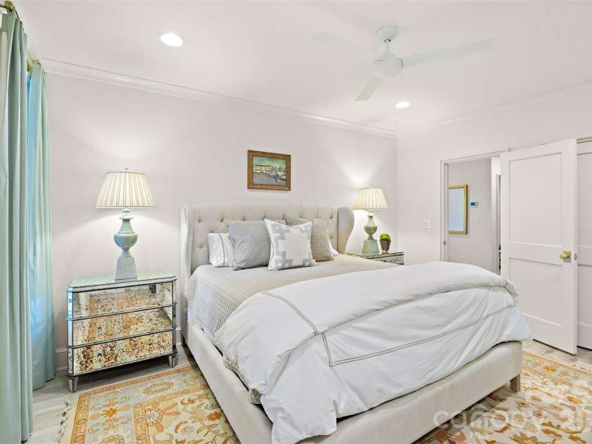 254 Huntley Place, Charlotte, NC 28207.  MLS# CAR4365613, YatesRealty ID 16761. 