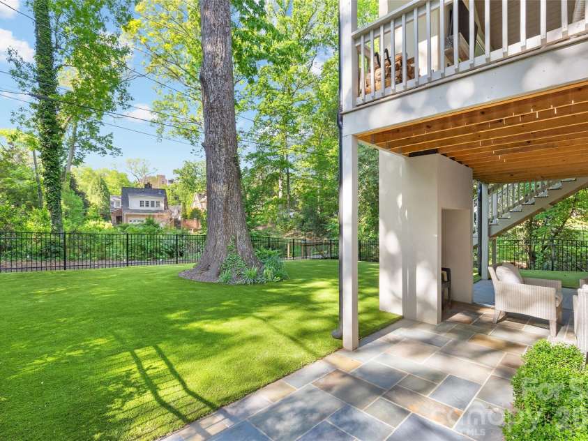 254 Huntley Place, Charlotte, NC 28207.  MLS# CAR4365613, YatesRealty ID 16761. 