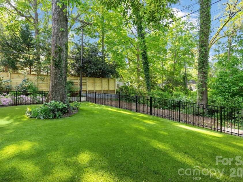 254 Huntley Place, Charlotte, NC 28207.  MLS# CAR4365613, YatesRealty ID 16761. 