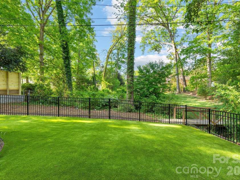 254 Huntley Place, Charlotte, NC 28207.  MLS# CAR4365613, YatesRealty ID 16761. 
