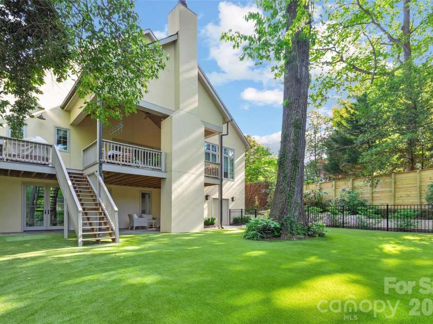 254 Huntley Place, Charlotte, NC 28207.  MLS# CAR4365613, YatesRealty ID 16761. 