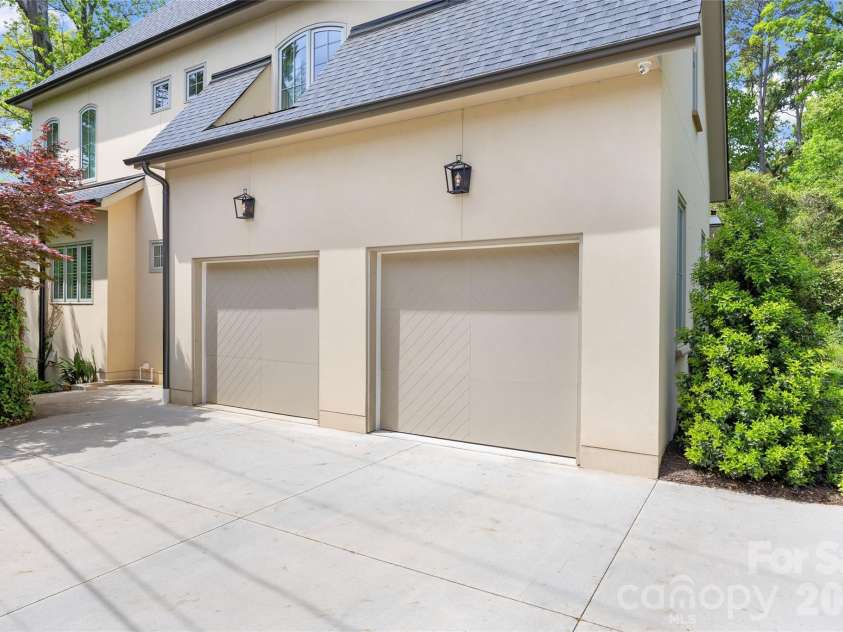 254 Huntley Place, Charlotte, NC 28207.  MLS# CAR4365613, YatesRealty ID 16761. 
