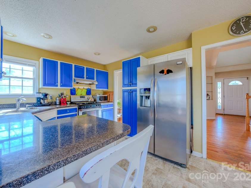 23 Westmont Drive, Asheville, NC 28806.  MLS# CAR4232076, YatesRealty ID 16762. 