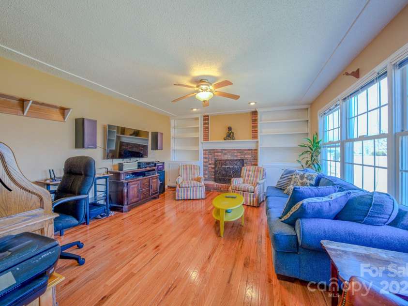 23 Westmont Drive, Asheville, NC 28806.  MLS# CAR4232076, YatesRealty ID 16762. 