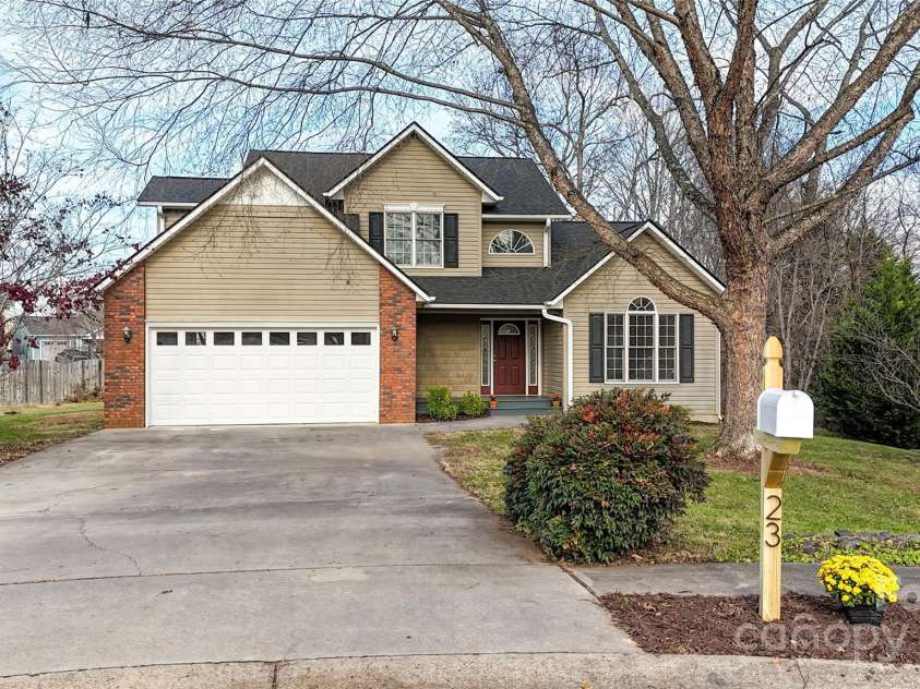 23 Westmont Drive, Asheville, NC 28806.  MLS# CAR4320538, YatesRealty ID 16762. 