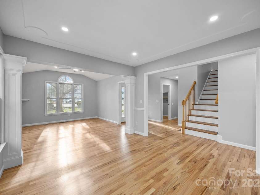 23 Westmont Drive, Asheville, NC 28806.  MLS# CAR4320538, YatesRealty ID 16762. 